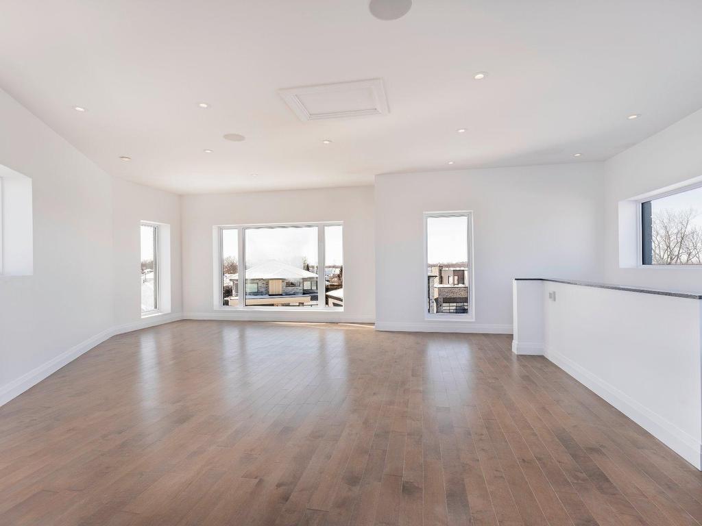 









395


Rue du Parcours

,
Varennes,




QC
J3X0E4

