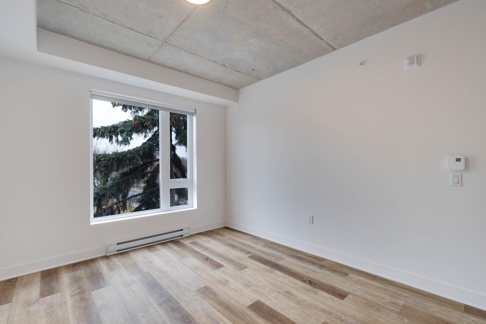 









1640


Boul. de la Côte-Vertu

, 307,
Montréal (Saint-Laurent),




QC
H4L2A2

