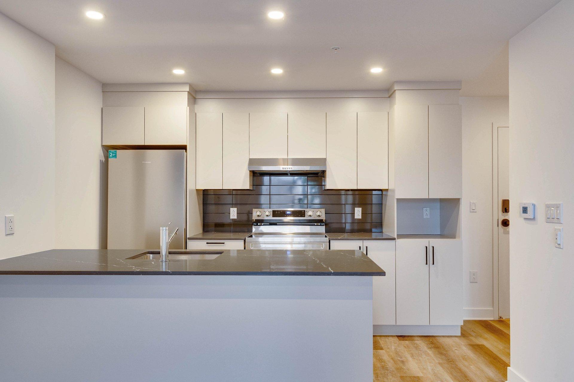 









1640


Boul. de la Côte-Vertu

, 307,
Montréal (Saint-Laurent),




QC
H4L2A2

