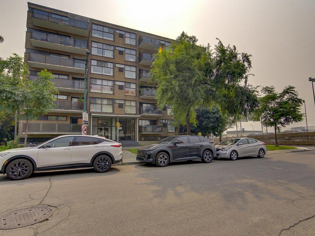 









2450


Ch. Athlone

, 410,
Mont-Royal,




QC
H3R3H6

