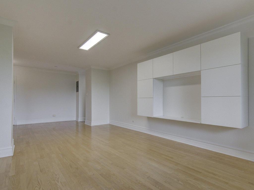 









2450


Ch. Athlone

, 410,
Mont-Royal,




QC
H3R3H6

