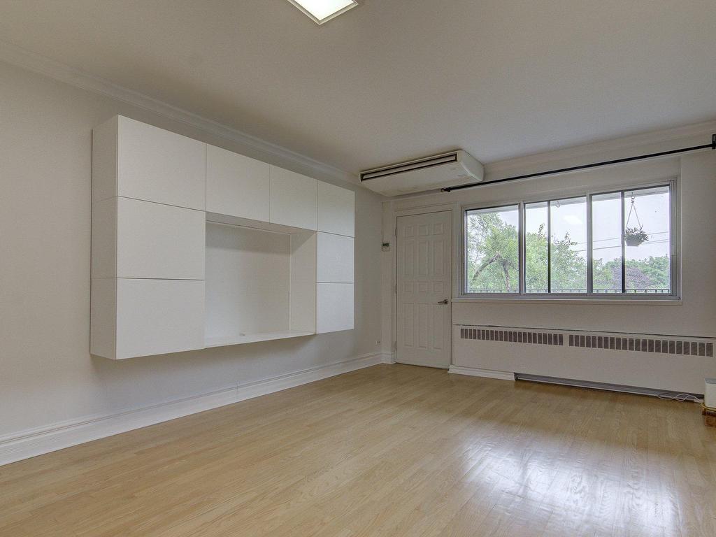









2450


Ch. Athlone

, 410,
Mont-Royal,




QC
H3R3H6

