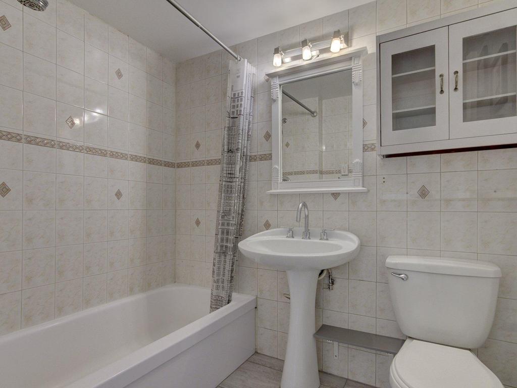 









2450


Ch. Athlone

, 410,
Mont-Royal,




QC
H3R3H6

