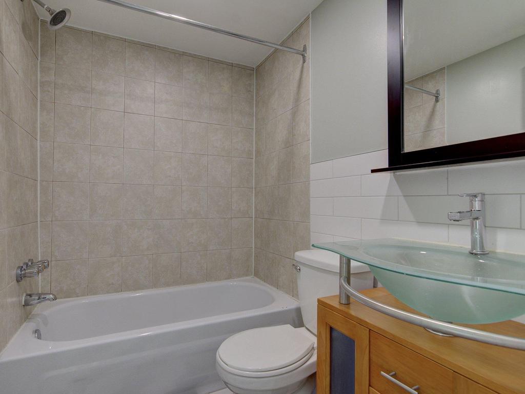 









2450


Ch. Athlone

, 410,
Mont-Royal,




QC
H3R3H6

