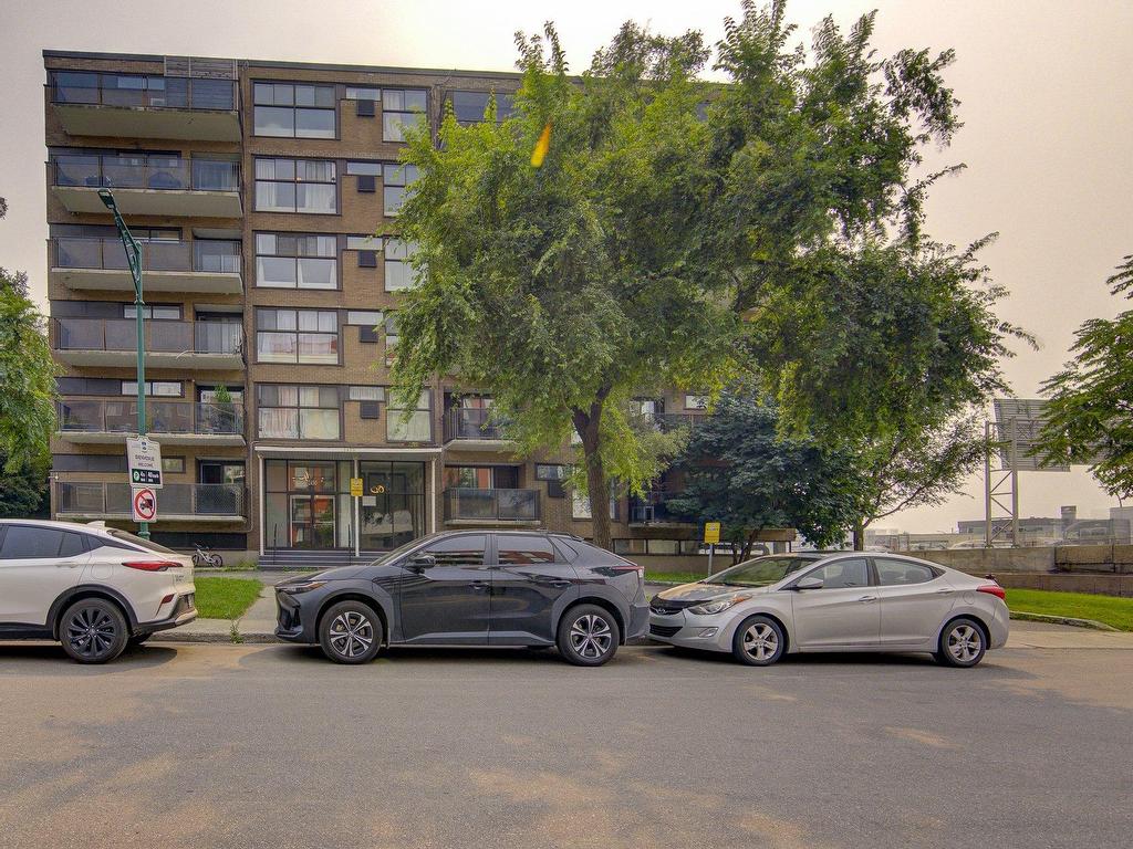









2450


Ch. Athlone

, 410,
Mont-Royal,




QC
H3R3H6

