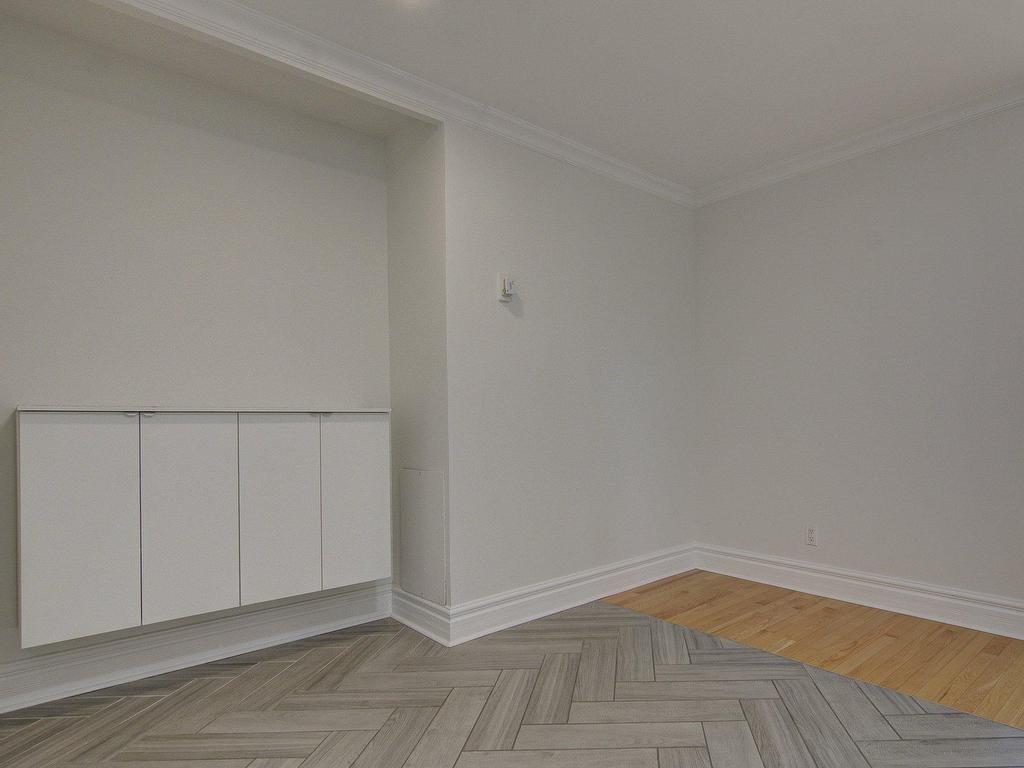









2450


Ch. Athlone

, 410,
Mont-Royal,




QC
H3R3H6

