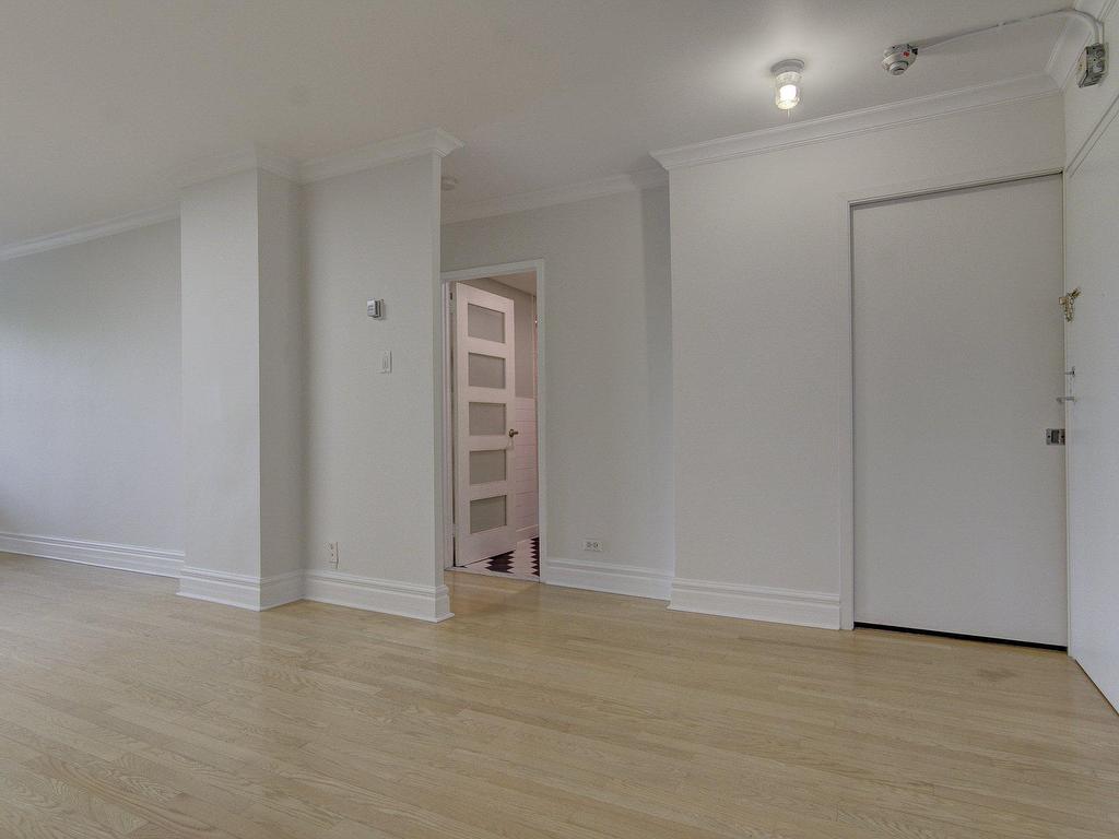 









2450


Ch. Athlone

, 410,
Mont-Royal,




QC
H3R3H6

