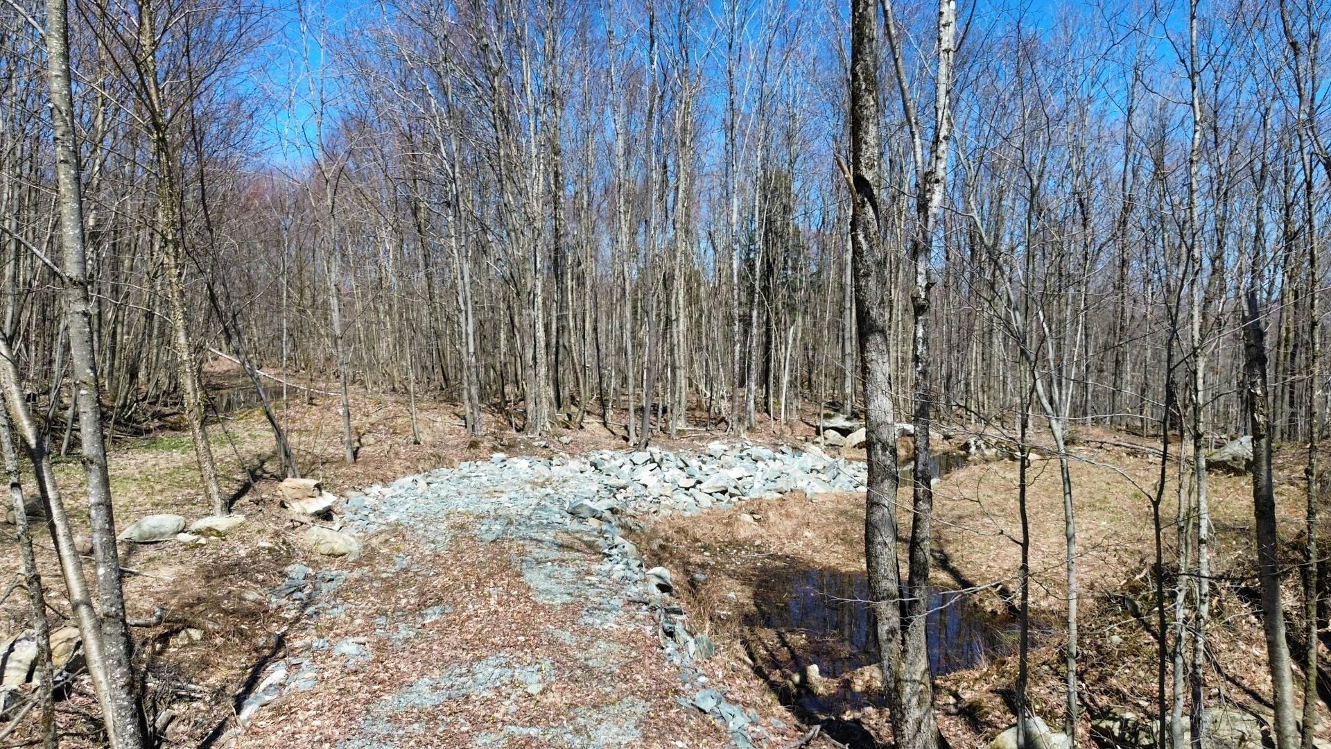












Place de la Colline

,
Eastman,







QC
J0E1P0

