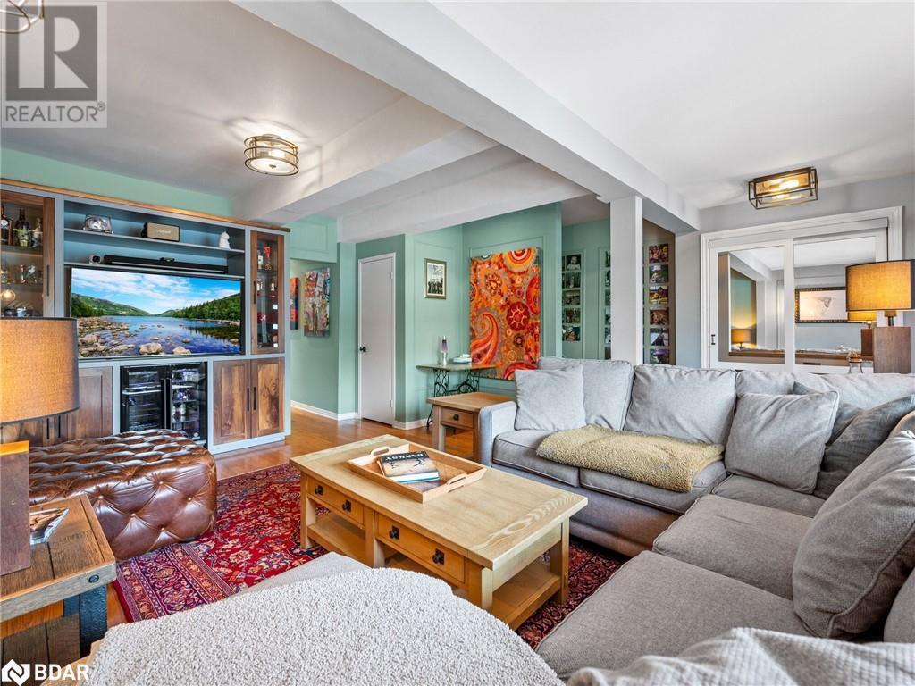












102 TWENTY THIRD STREET

,
Toronto,




Ontario
M8V3N2

