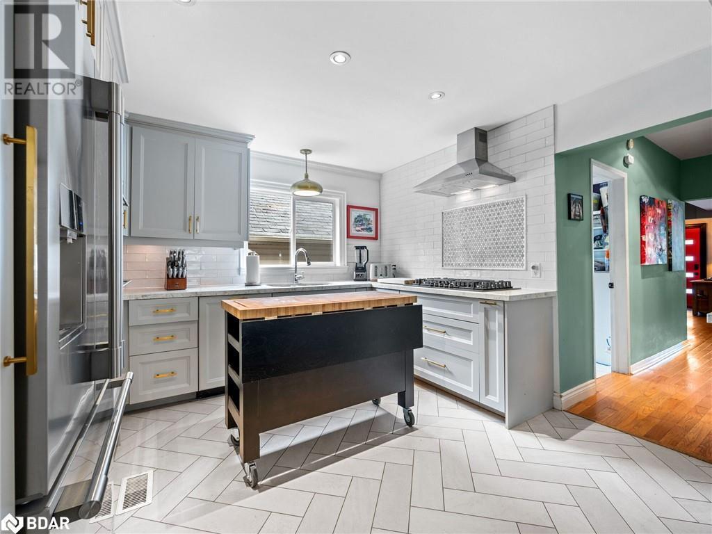 












102 TWENTY THIRD STREET

,
Toronto,




Ontario
M8V3N2

