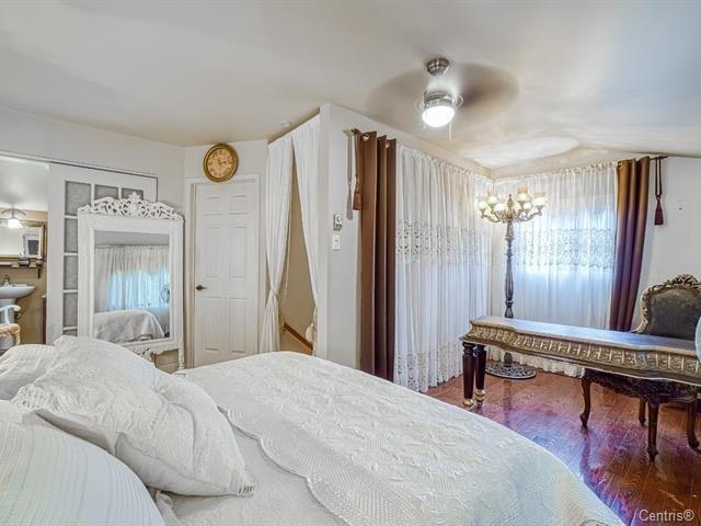









31


Av. St-Denis

,
Saint-Sauveur,




QC
J0R1R4

