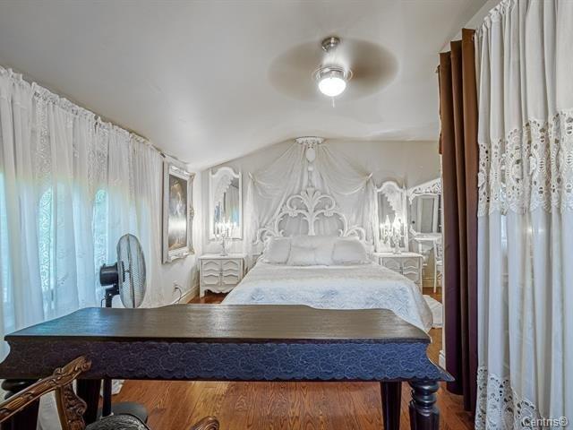 









31


Av. St-Denis

,
Saint-Sauveur,




QC
J0R1R4

