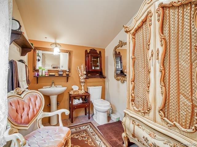 









31


Av. St-Denis

,
Saint-Sauveur,




QC
J0R1R4

