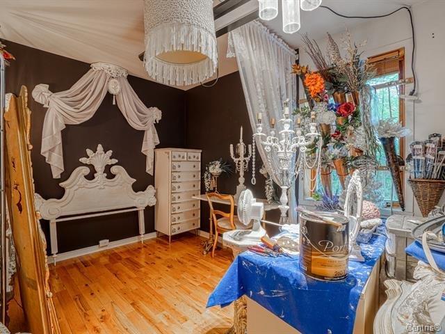 









31


Av. St-Denis

,
Saint-Sauveur,




QC
J0R1R4

