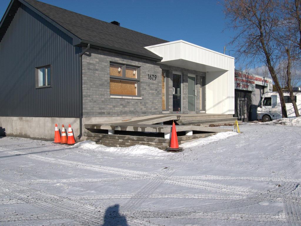 









1679


Boul. St-Antoine

,
Saint-Jérôme,




QC
J7Z7M1

