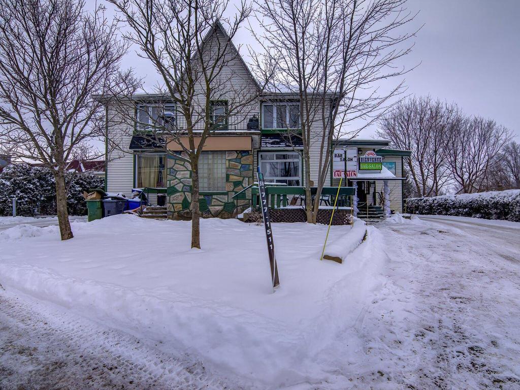 









1227

 - 1229


Rue Principale

,
Saint-Roch-de-l'Achigan,




QC
J0K3H0

