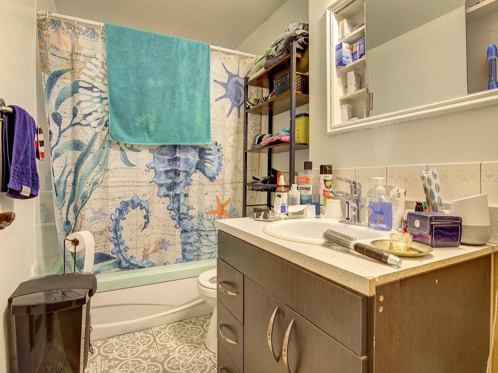 









1227

 - 1229


Rue Principale

,
Saint-Roch-de-l'Achigan,




QC
J0K3H0

