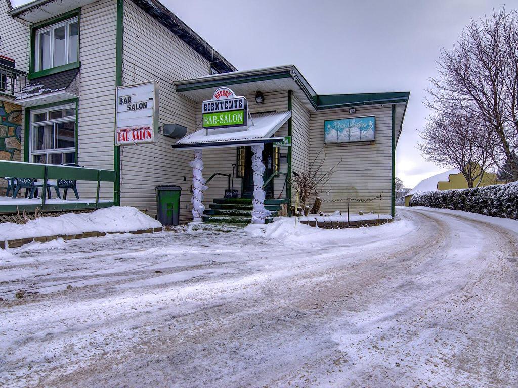









1227

 - 1229


Rue Principale

,
Saint-Roch-de-l'Achigan,




QC
J0K3H0

