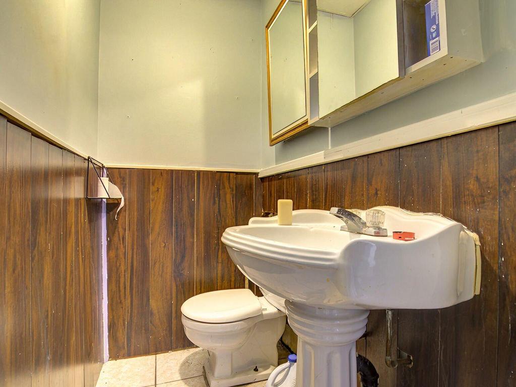 









1227

 - 1229


Rue Principale

,
Saint-Roch-de-l'Achigan,




QC
J0K3H0

