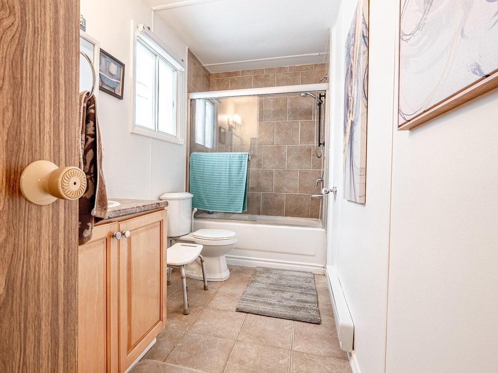 









2627


Rue des Genévriers

,
Sherbrooke (Brompton/Rock Forest/Saint-Élie/Deauville),




QC
J1R0G8

