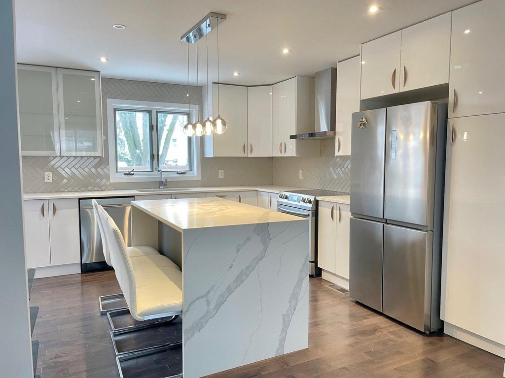 









231


Av. Clément

,
Dorval,




QC
H9S2T1

