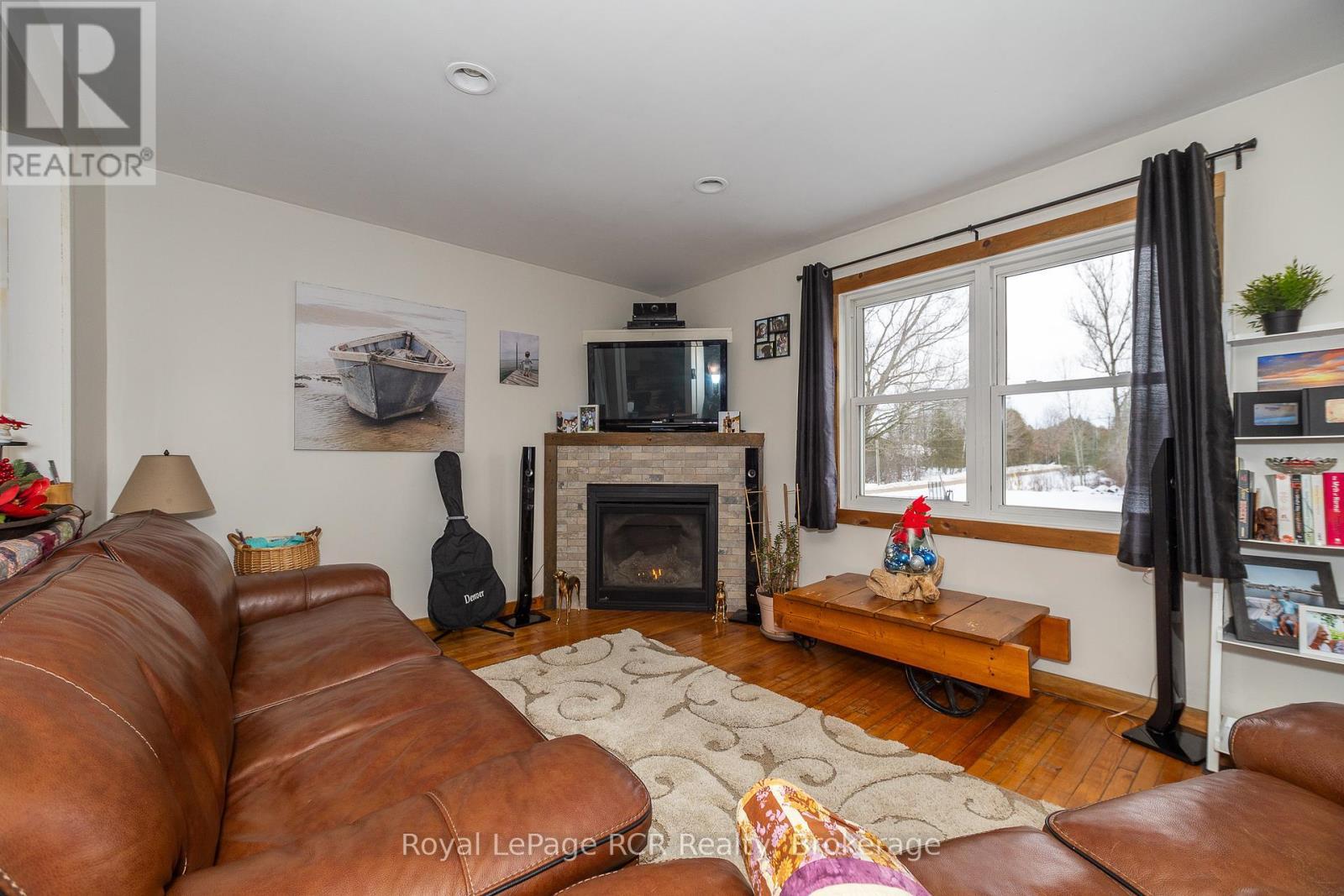 












206 CRAWFORD ROAD

,
Chatsworth,




Ontario
N0H1C0

