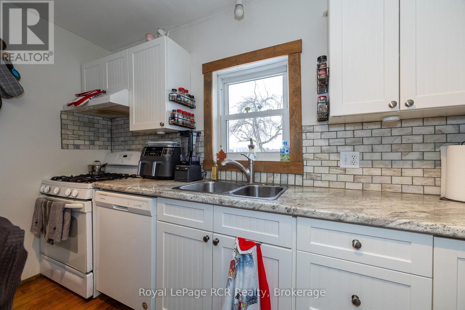 












206 CRAWFORD ROAD

,
Chatsworth,




Ontario
N0H1C0

