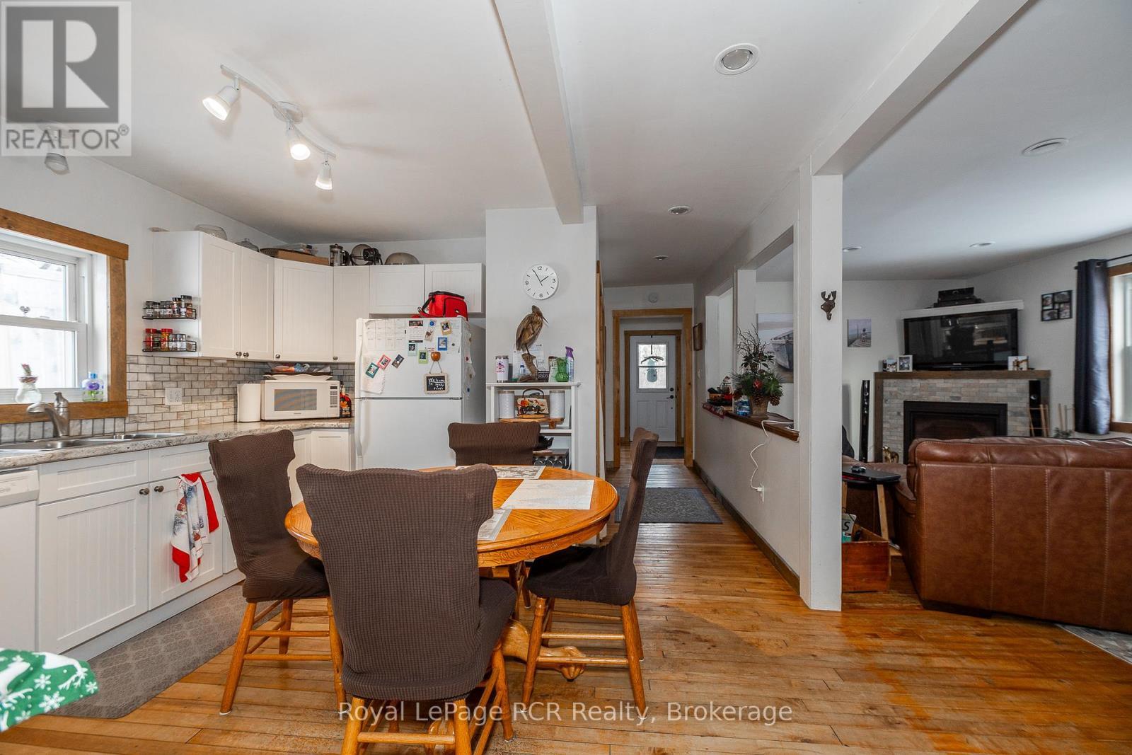 












206 CRAWFORD ROAD

,
Chatsworth,




Ontario
N0H1C0

