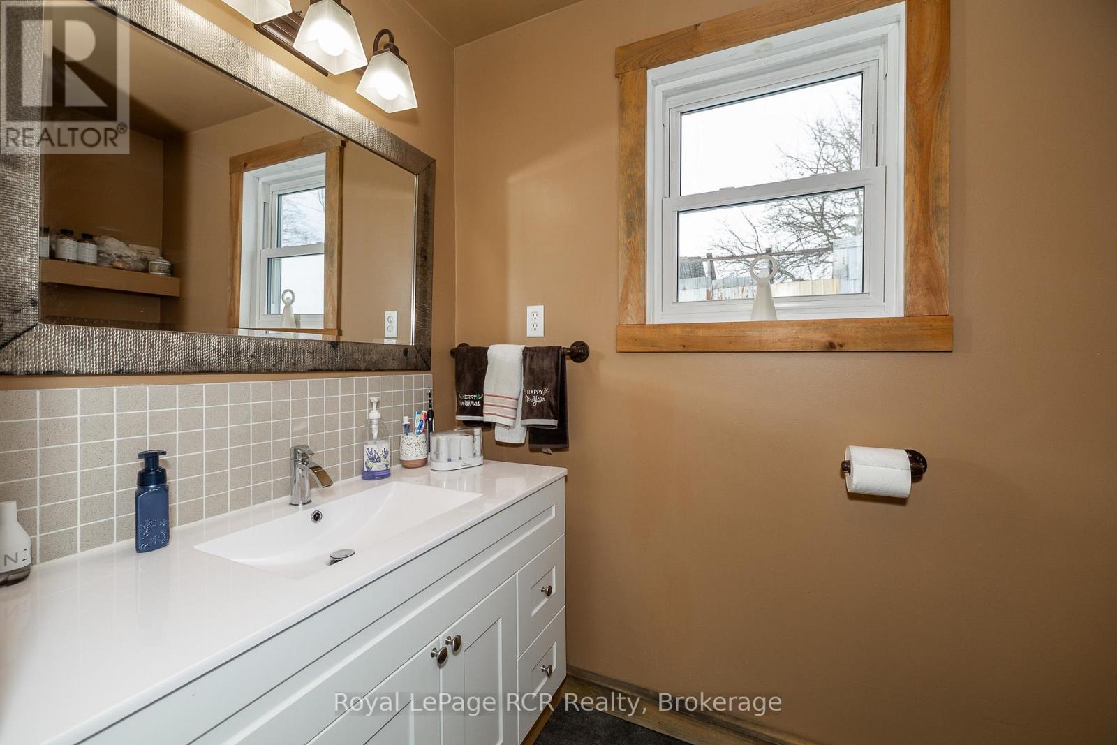 












206 CRAWFORD ROAD

,
Chatsworth,




Ontario
N0H1C0

