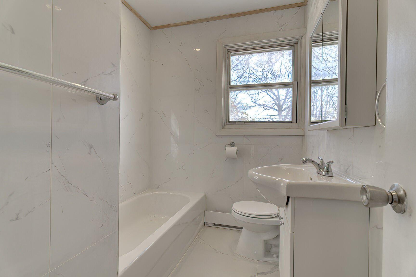 









11755


Av. du Bois-de-Boulogne

,
Montréal (Ahuntsic-Cartierville),




QC
H3M2X5

