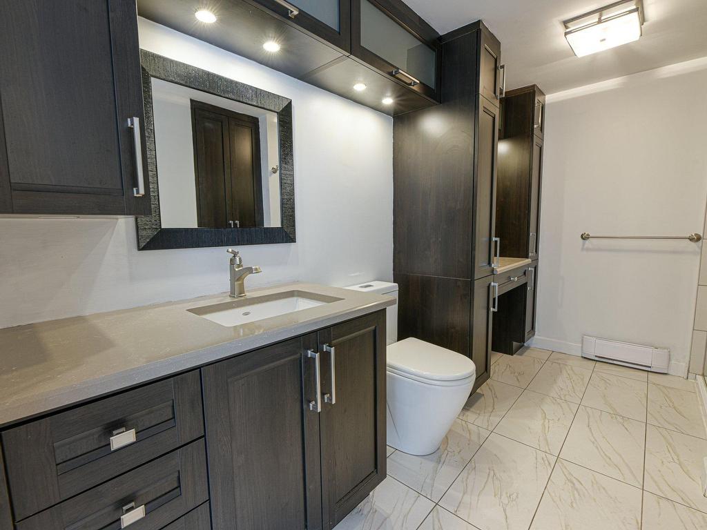 









8480


Rue St-Charles

, 2B,
Brossard,




QC
J4X2A5

