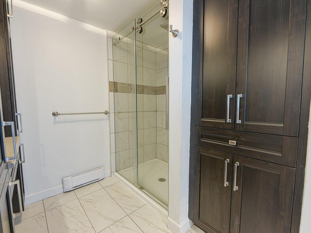 









8480


Rue St-Charles

, 2B,
Brossard,




QC
J4X2A5

