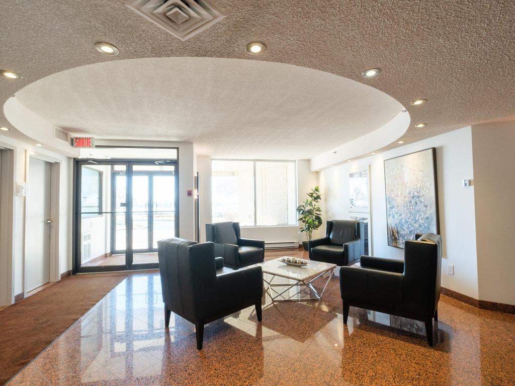 









8480


Rue St-Charles

, 2B,
Brossard,




QC
J4X2A5

