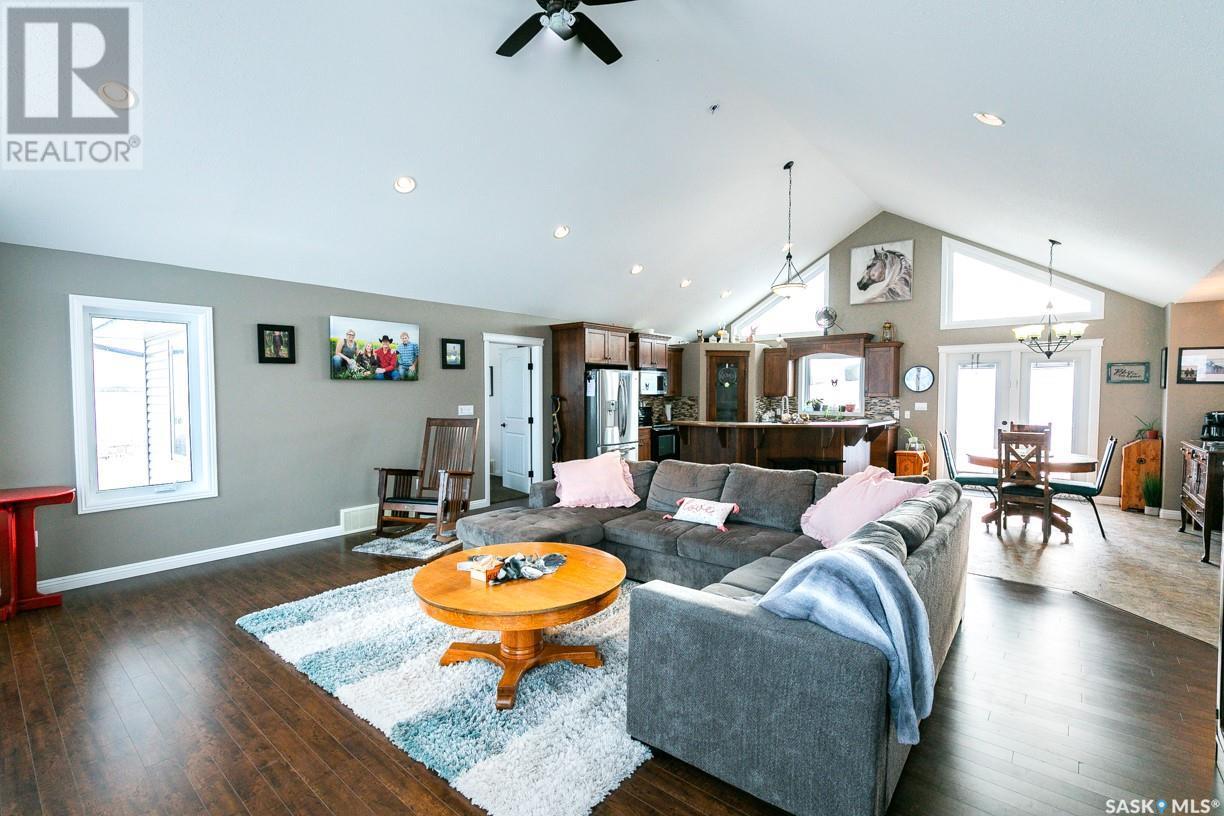 












Wiens acreage/farmland

,
Eye Hill Rm No. 382,







Saskatchewan
S0L2C0

