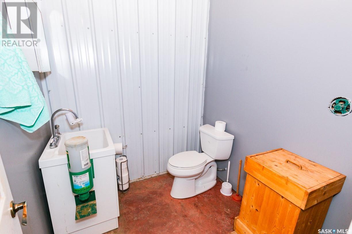 












Wiens acreage/farmland

,
Eye Hill Rm No. 382,







Saskatchewan
S0L2C0

