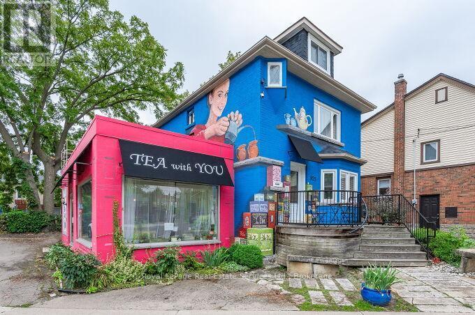 












925 KING STREET W

,
Hamilton (Westdale),




Ontario
L8S1K7

