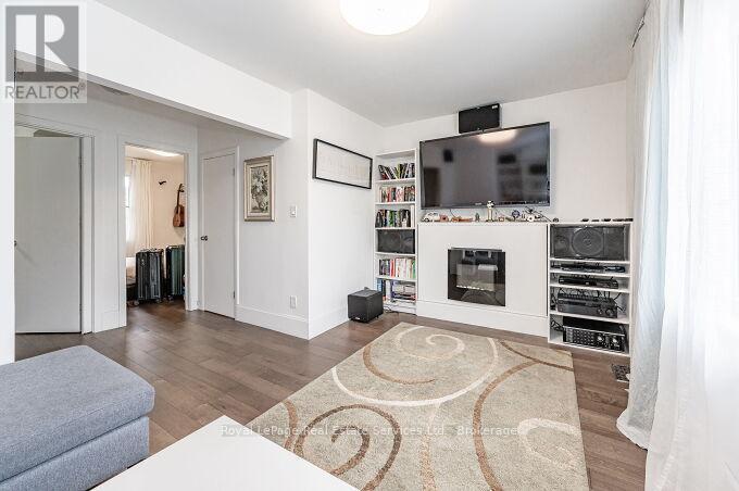 












925 KING STREET W

,
Hamilton (Westdale),




Ontario
L8S1K7

