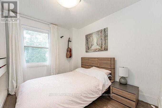 












925 KING STREET W

,
Hamilton (Westdale),




Ontario
L8S1K7

