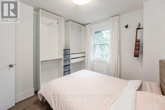 












925 KING STREET W

,
Hamilton (Westdale),




Ontario
L8S1K7

