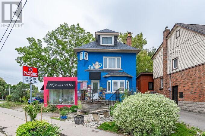 












925 KING STREET W

,
Hamilton (Westdale),




Ontario
L8S1K7


