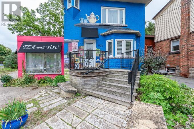 












925 KING STREET W

,
Hamilton (Westdale),




Ontario
L8S1K7

