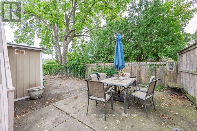 












925 KING STREET W

,
Hamilton (Westdale),




Ontario
L8S1K7

