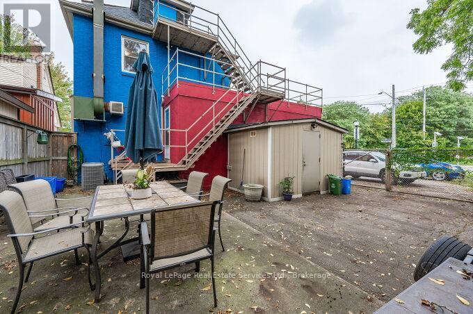 












925 KING STREET W

,
Hamilton (Westdale),




Ontario
L8S1K7

