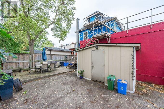 












925 KING STREET W

,
Hamilton (Westdale),




Ontario
L8S1K7

