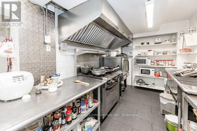 












925 KING STREET W

,
Hamilton (Westdale),




Ontario
L8S1K7

