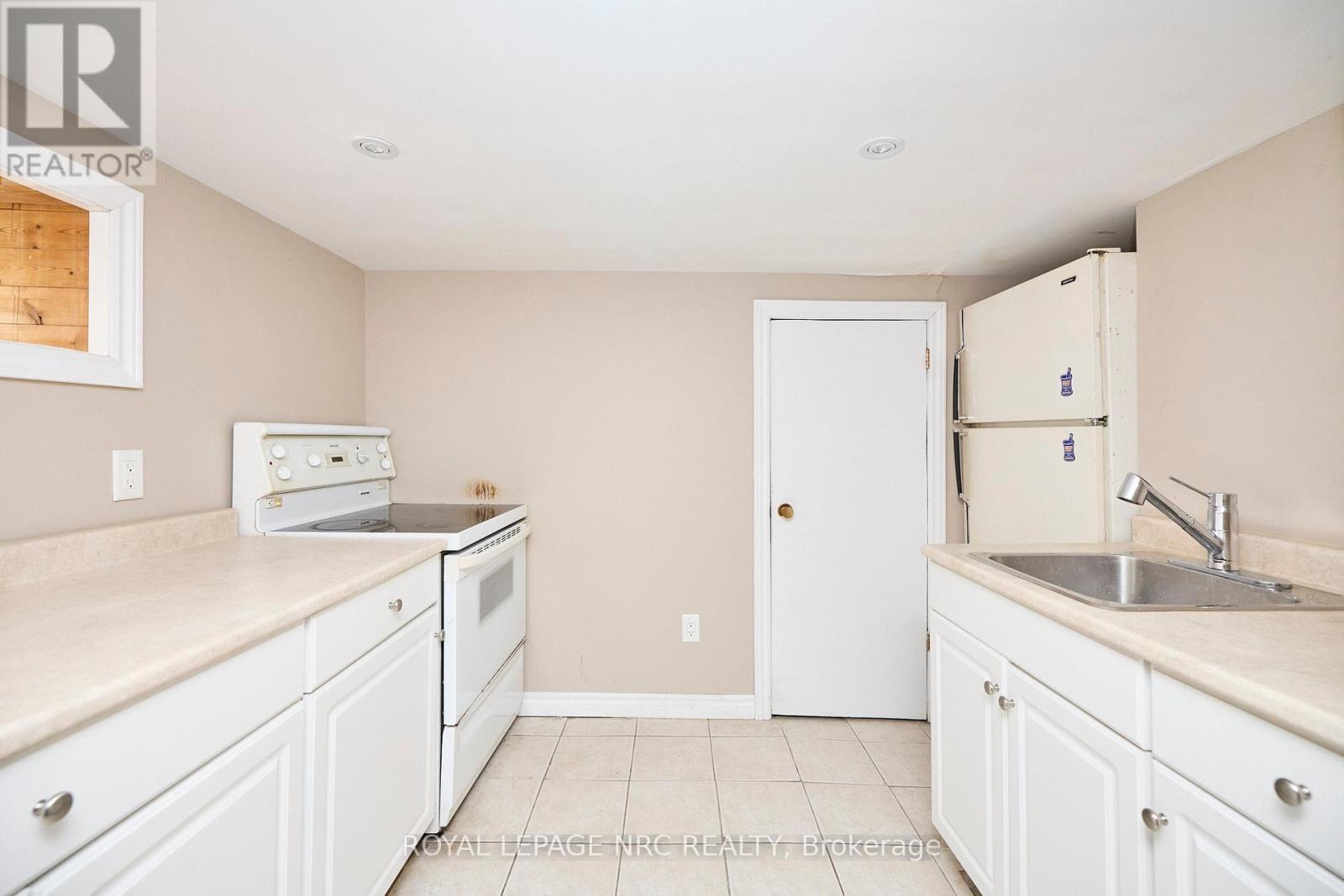 












45 PINE STREET N

,
Thorold (Thorold Downtown),




Ontario
L2V2P1


