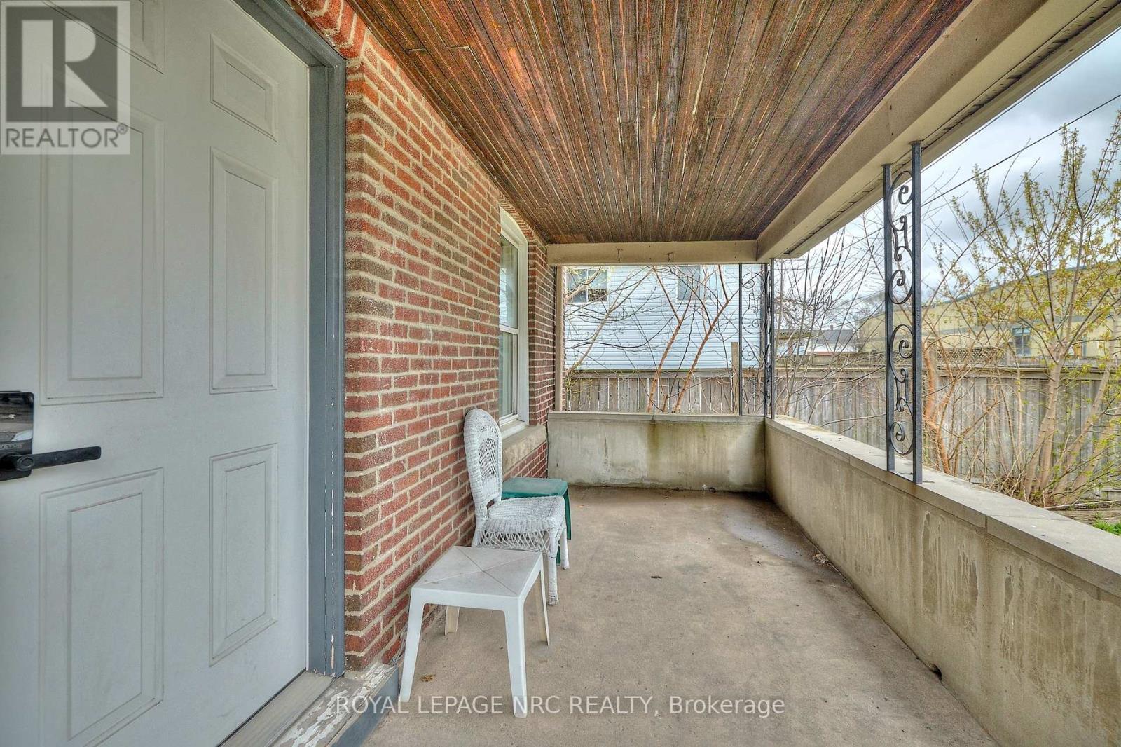 












45 PINE STREET N

,
Thorold (Thorold Downtown),




Ontario
L2V2P1

