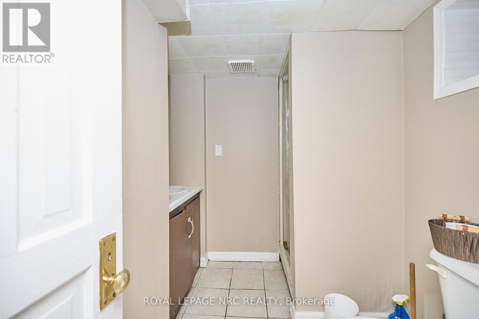 












45 PINE STREET N

,
Thorold (Thorold Downtown),




Ontario
L2V2P1

