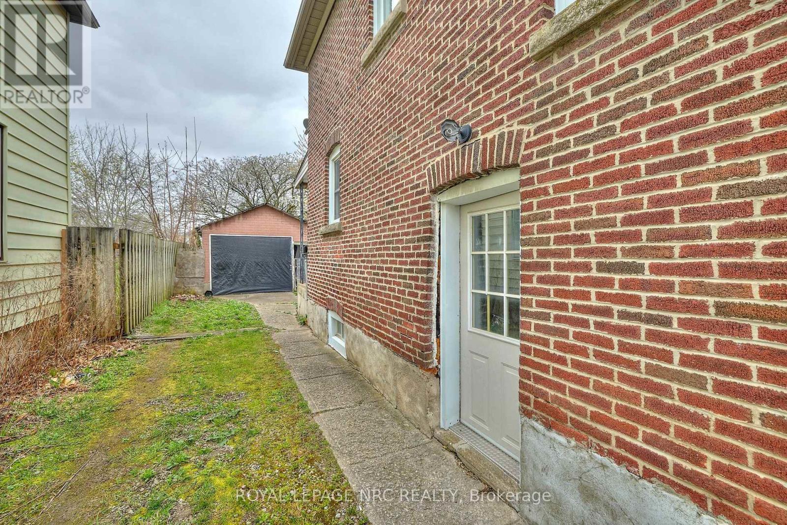 












45 PINE STREET N

,
Thorold (Thorold Downtown),




Ontario
L2V2P1

