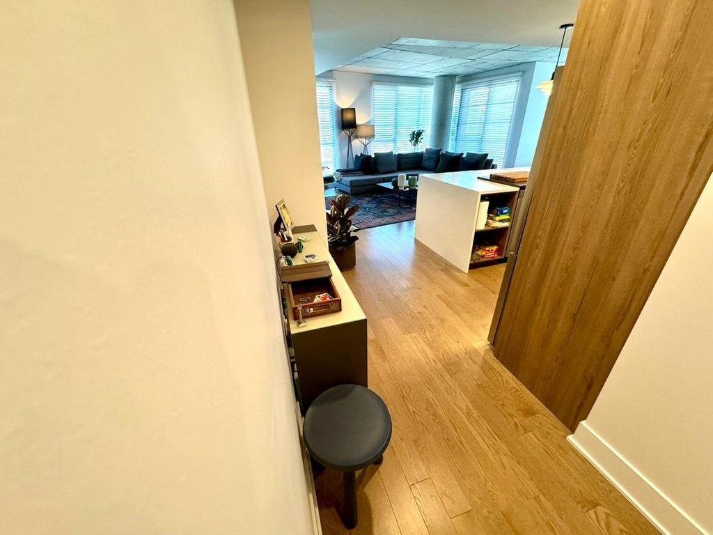









1320


Rue Olier

, 802,
Montréal (Le Sud-Ouest),




QC
H3C0Y8


